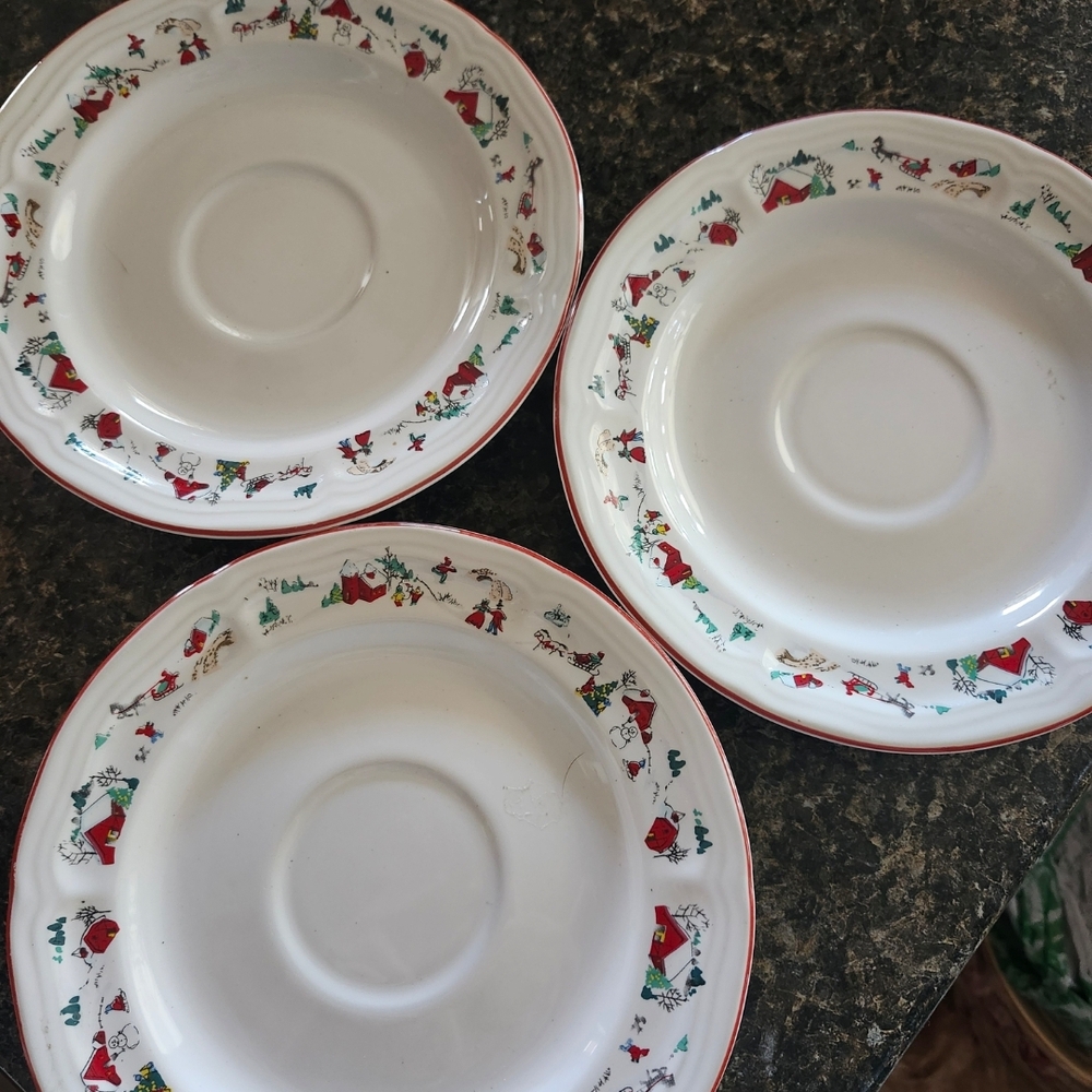 Farberware Festive Holiday Plates - Red and Green